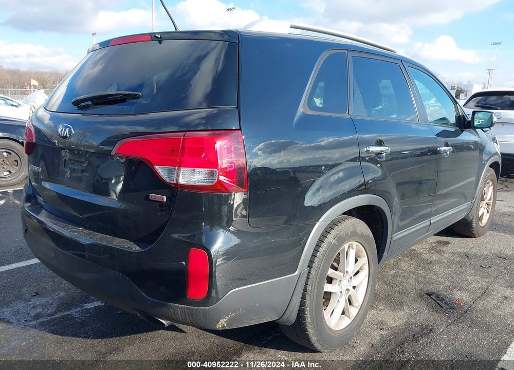 2015 KIA SORENTO LX VIN: 5XYKT4A64FG641360