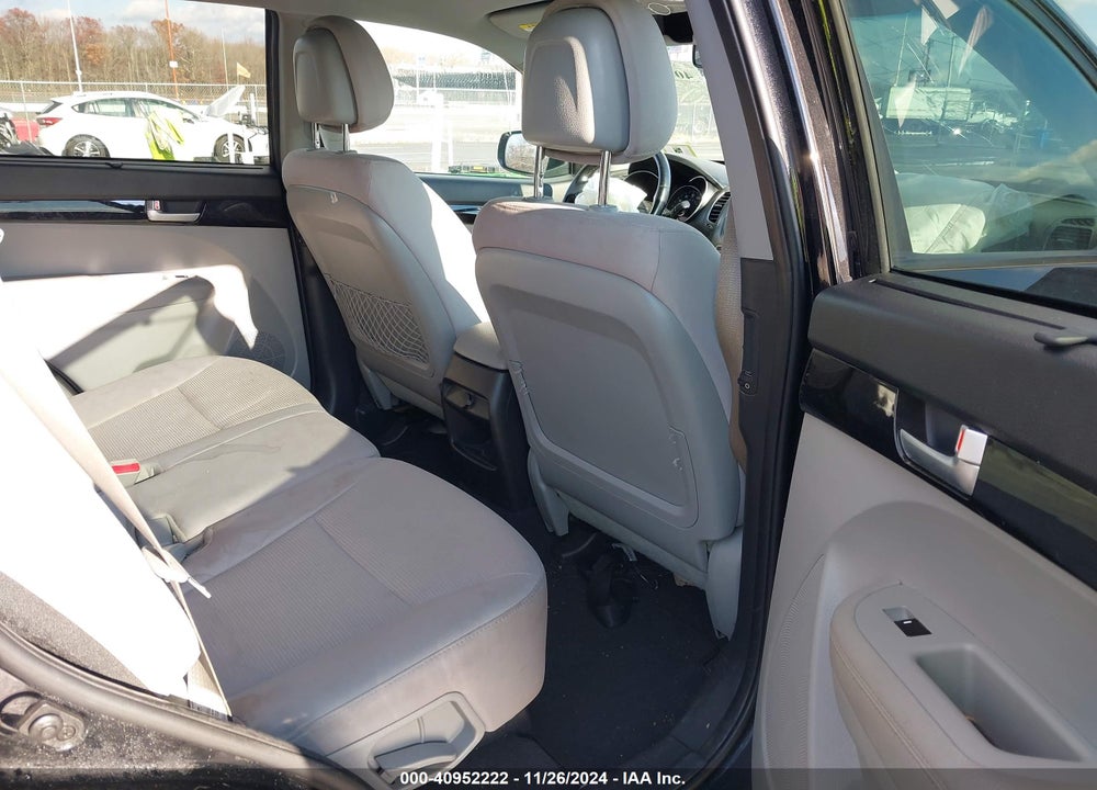2015 KIA SORENTO LX VIN: 5XYKT4A64FG641360