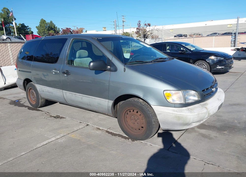 1998 TOYOTA SIENNA LE VIN: 4T3ZF13C1WU011689