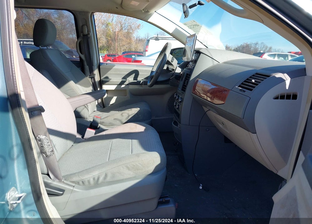 2008 CHRYSLER TOWN & COUNTRY LX VIN: 2A8HR44H08R745700