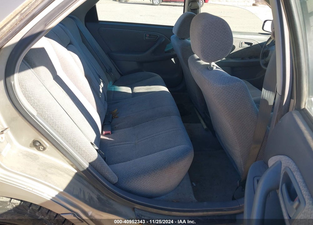 2000 TOYOTA CAMRY LE VIN: JT2BG22K4Y0520799