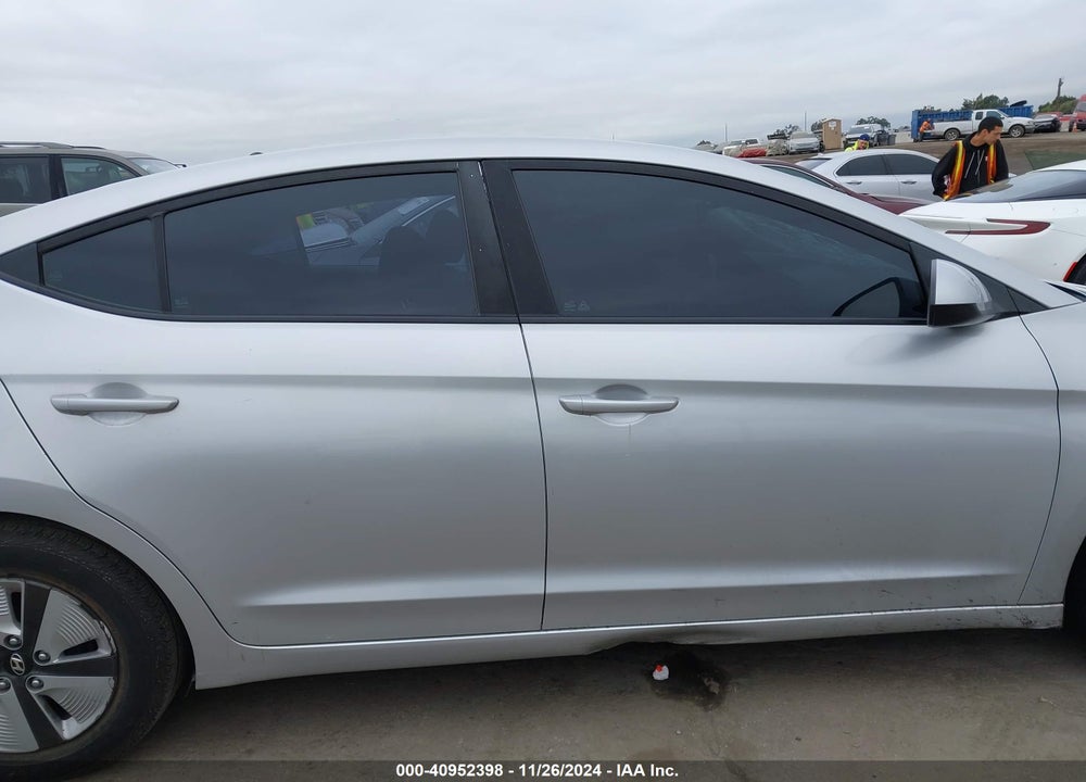 2018 HYUNDAI ELANTRA SE VIN: 5NPD74LF2JH344776