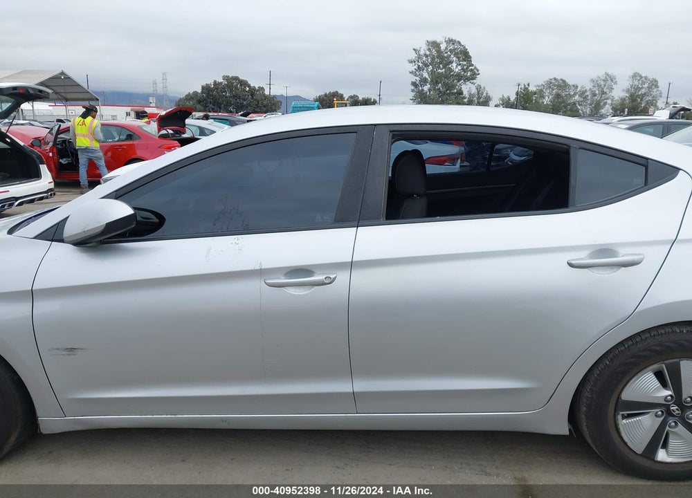 2018 HYUNDAI ELANTRA SE VIN: 5NPD74LF2JH344776