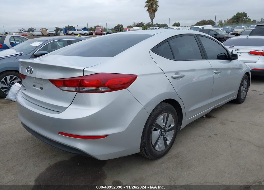 2018 HYUNDAI ELANTRA SE VIN: 5NPD74LF2JH344776