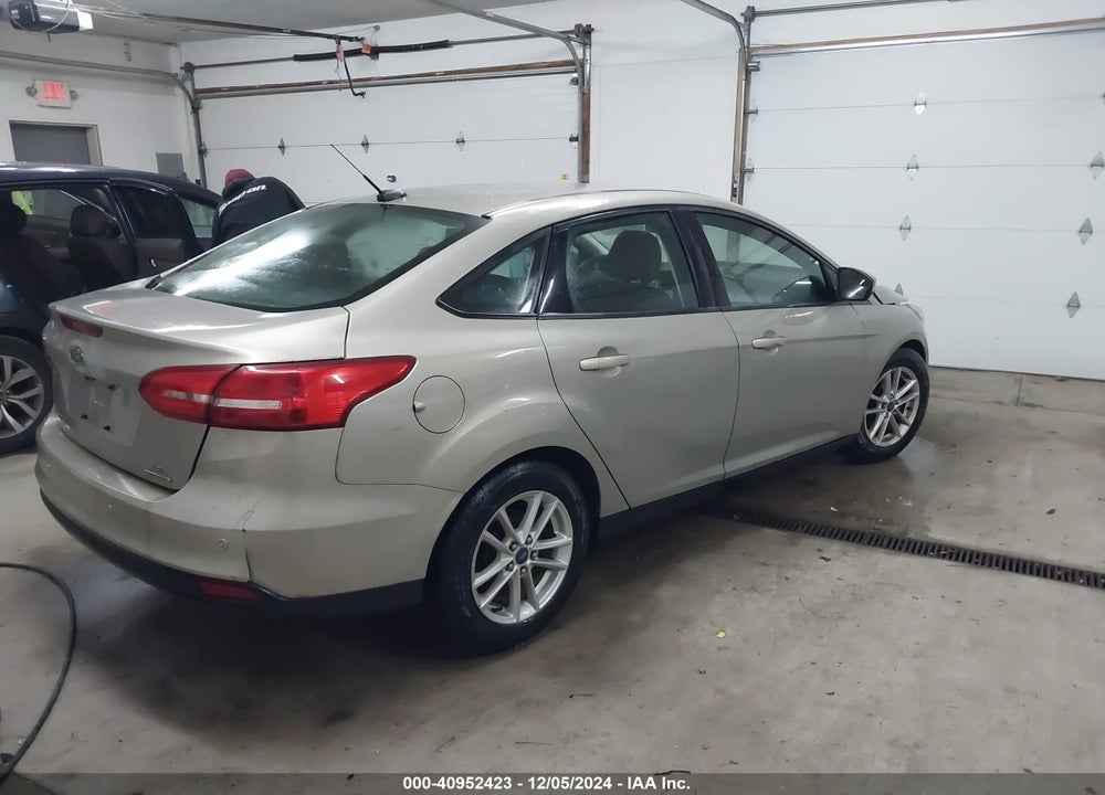 2015 FORD FOCUS SE VIN: 1FADP3F29FL217809