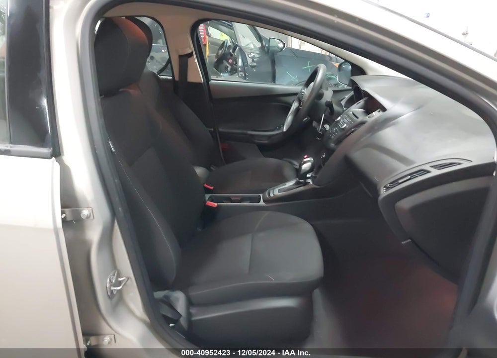 2015 FORD FOCUS SE VIN: 1FADP3F29FL217809