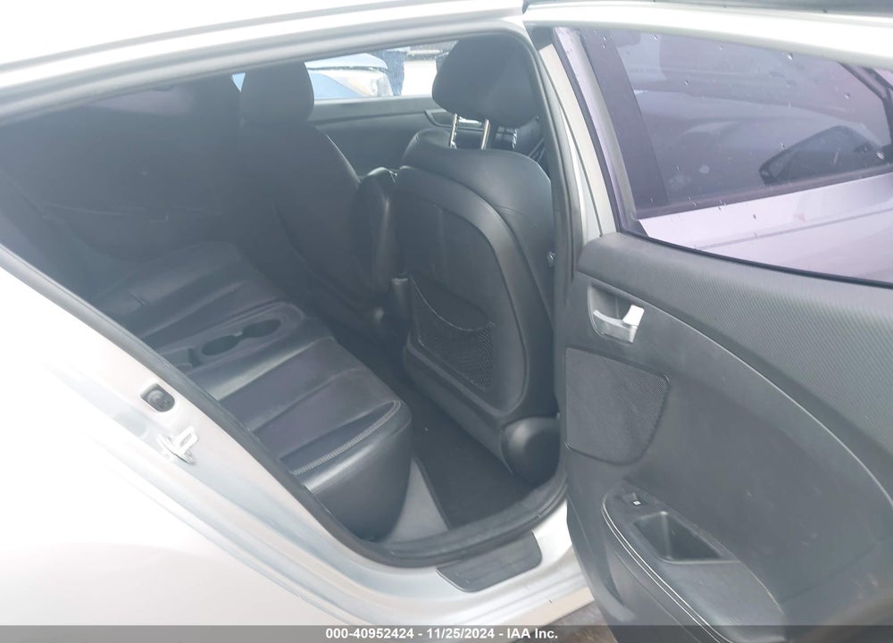 2013 HYUNDAI VELOSTER VIN: KMHTC6AE8DU146836