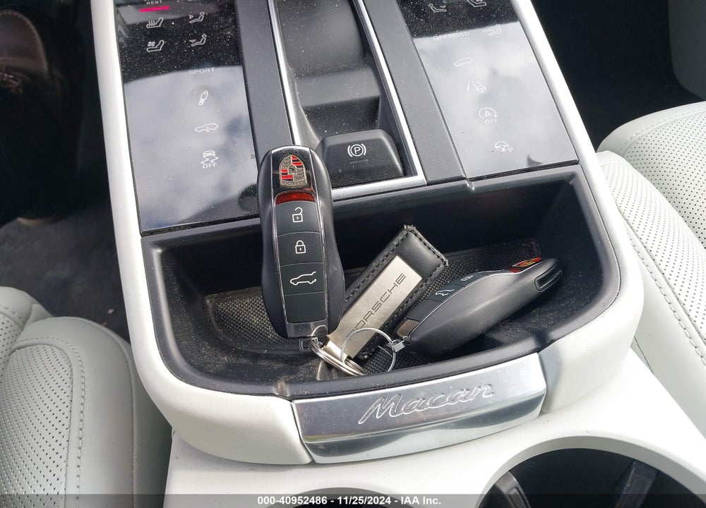 2022 PORSCHE MACAN S VIN: WP1AG2A56NLB23618