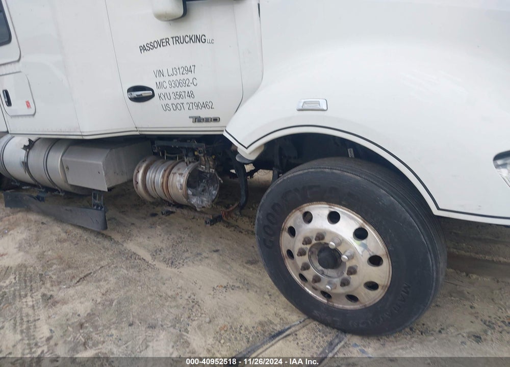 2020 KENWORTH T680 VIN: 1XKYDP9X5LJ312947