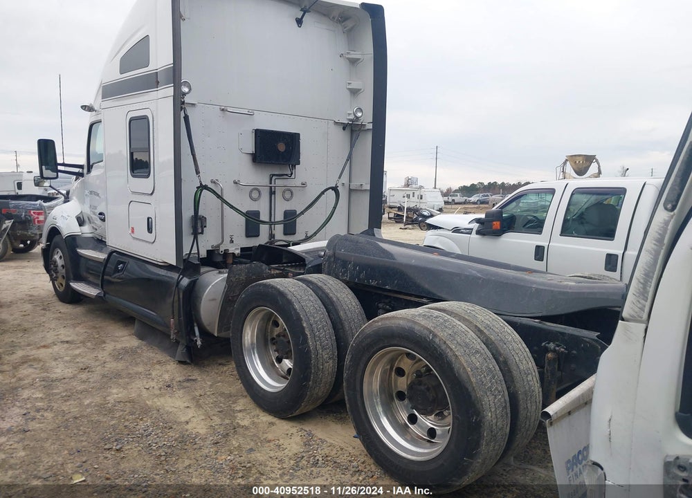 2020 KENWORTH T680 VIN: 1XKYDP9X5LJ312947