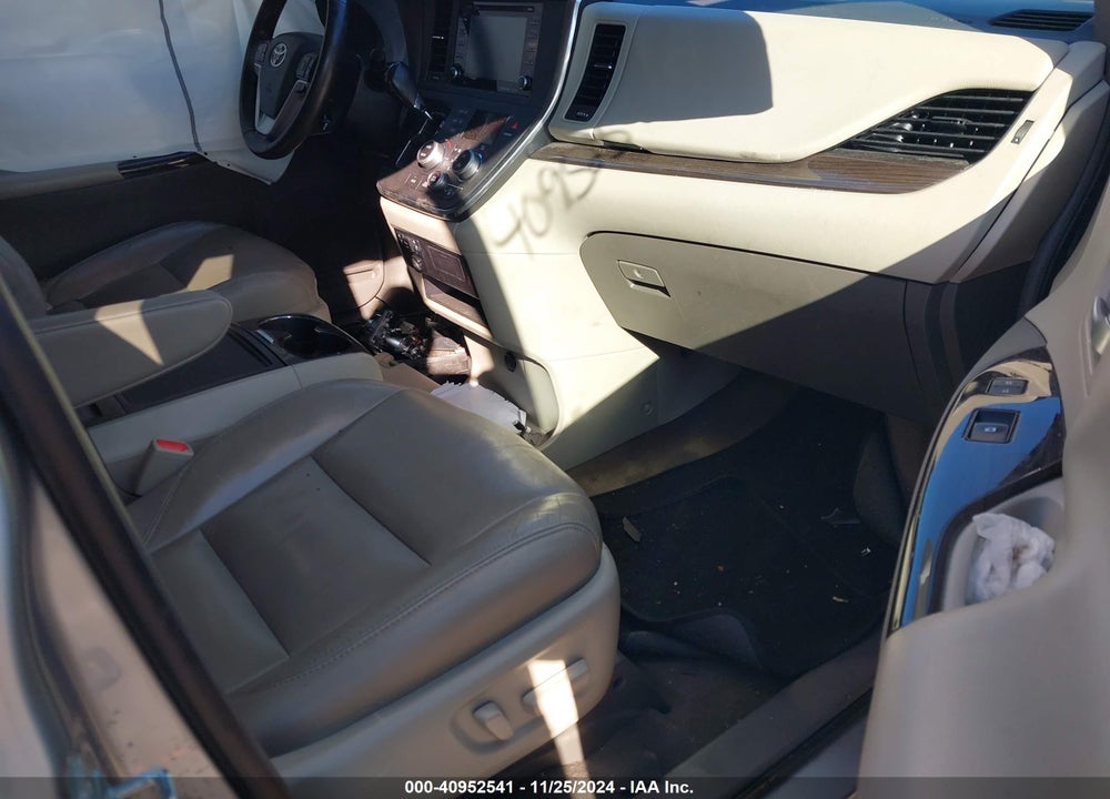 2018 TOYOTA SIENNA XLE 8 PASSENGER VIN: 5TDYZ3DC6JS911110
