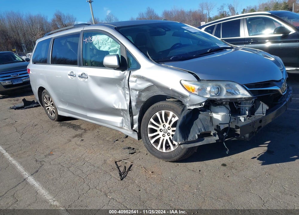 2018 TOYOTA SIENNA XLE 8 PASSENGER VIN: 5TDYZ3DC6JS911110