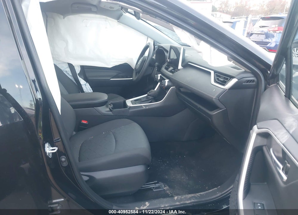 2024 TOYOTA RAV4 XLE VIN: 2T3P1RFV1RW413895