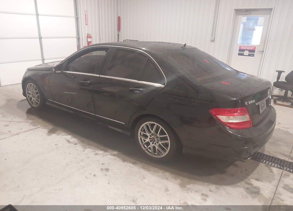 2010 MERCEDES-BENZ C 300 LUXURY/SPORT VIN: WDDGF5EB0AR121327