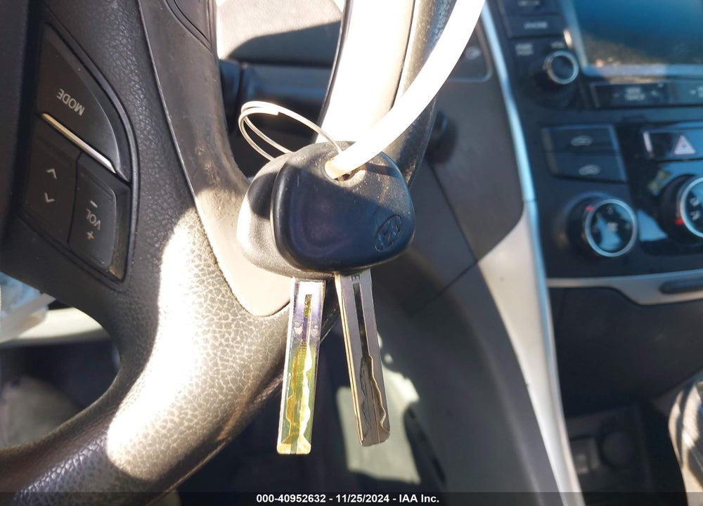 2014 HYUNDAI SONATA GLS VIN: 5NPEB4AC9EH929923