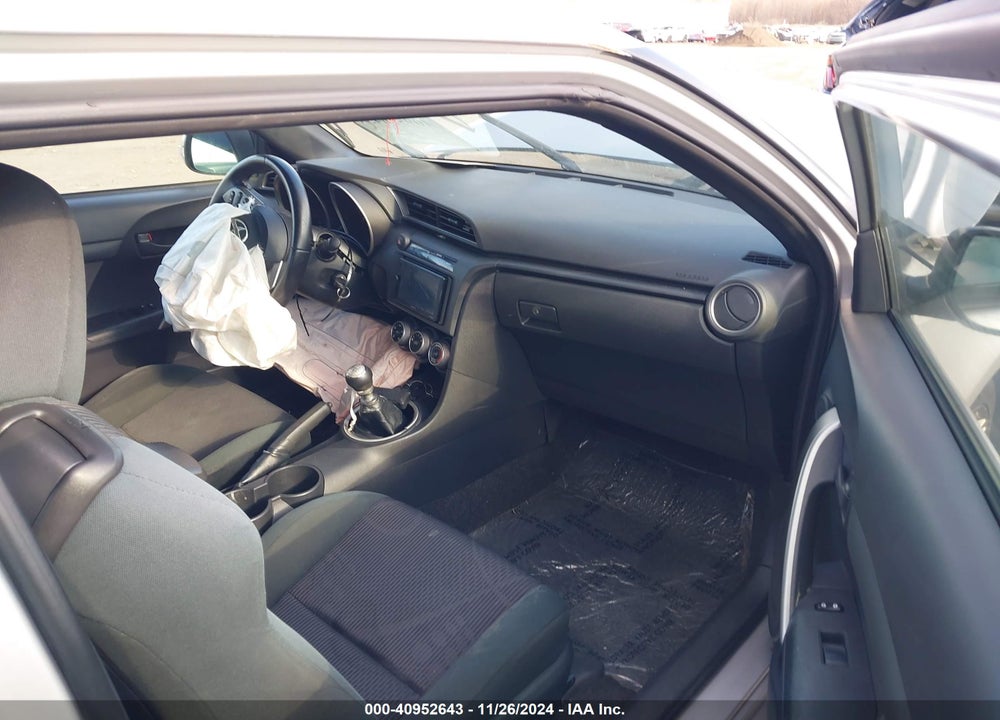 2011 SCION TC VIN: JTKJF5C70B3011776
