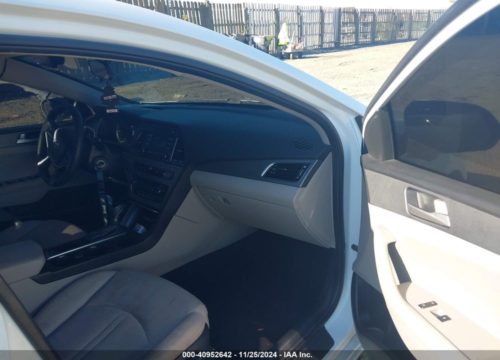 2017 HYUNDAI SONATA VIN: 5NPE24AF9HH493010