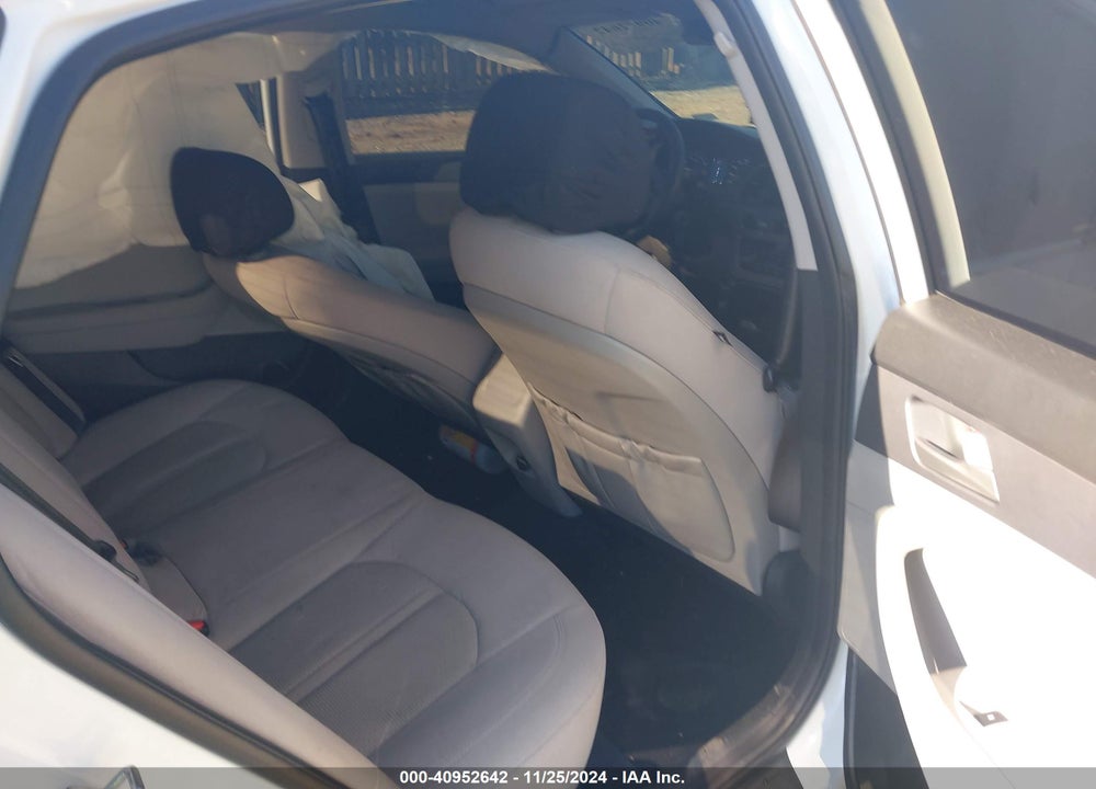 2017 HYUNDAI SONATA VIN: 5NPE24AF9HH493010