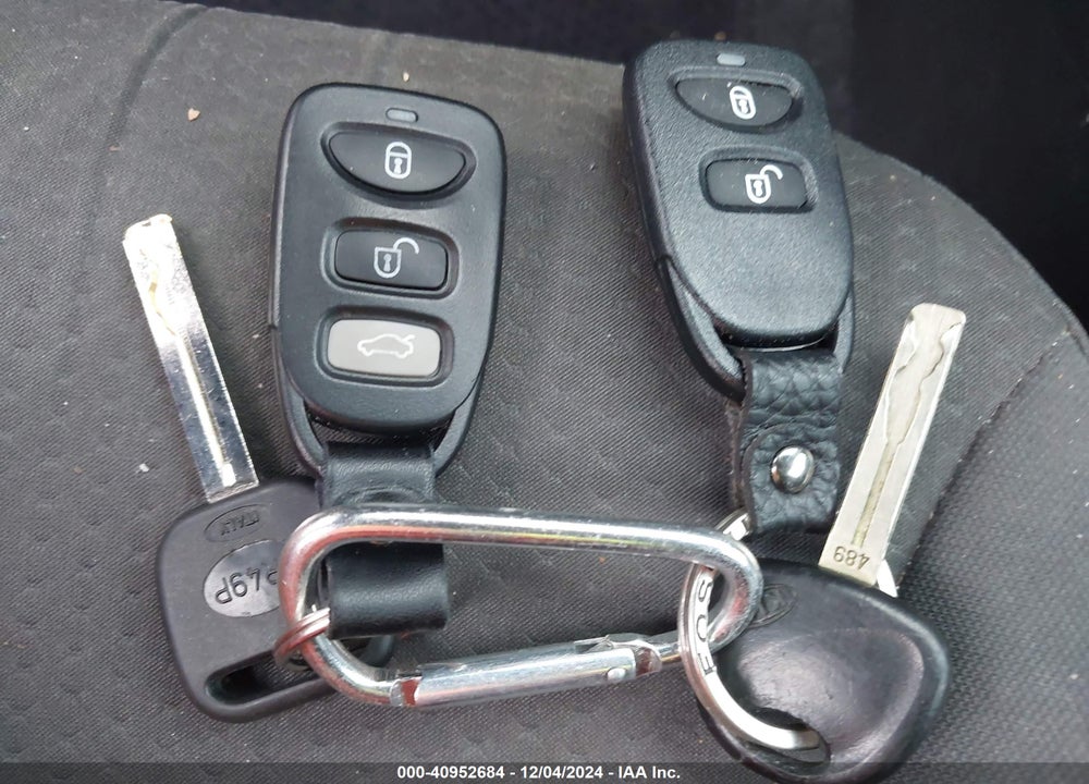 2013 KIA SORENTO LX V6 VIN: 5XYKTDA25DG419713