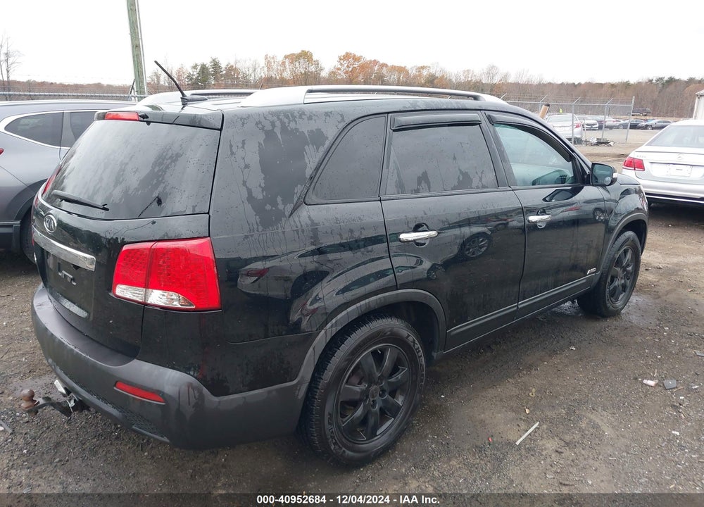 2013 KIA SORENTO LX V6 VIN: 5XYKTDA25DG419713