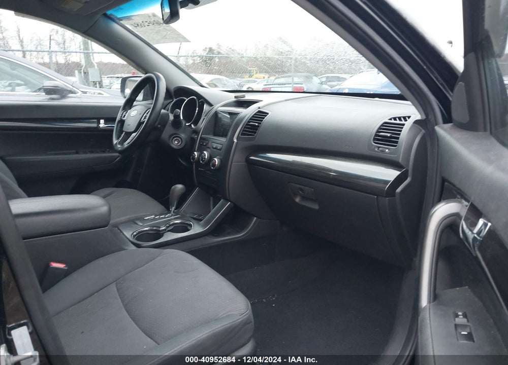 2013 KIA SORENTO LX V6 VIN: 5XYKTDA25DG419713