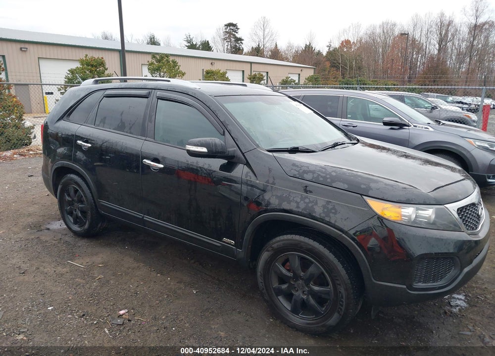 2013 KIA SORENTO LX V6 VIN: 5XYKTDA25DG419713