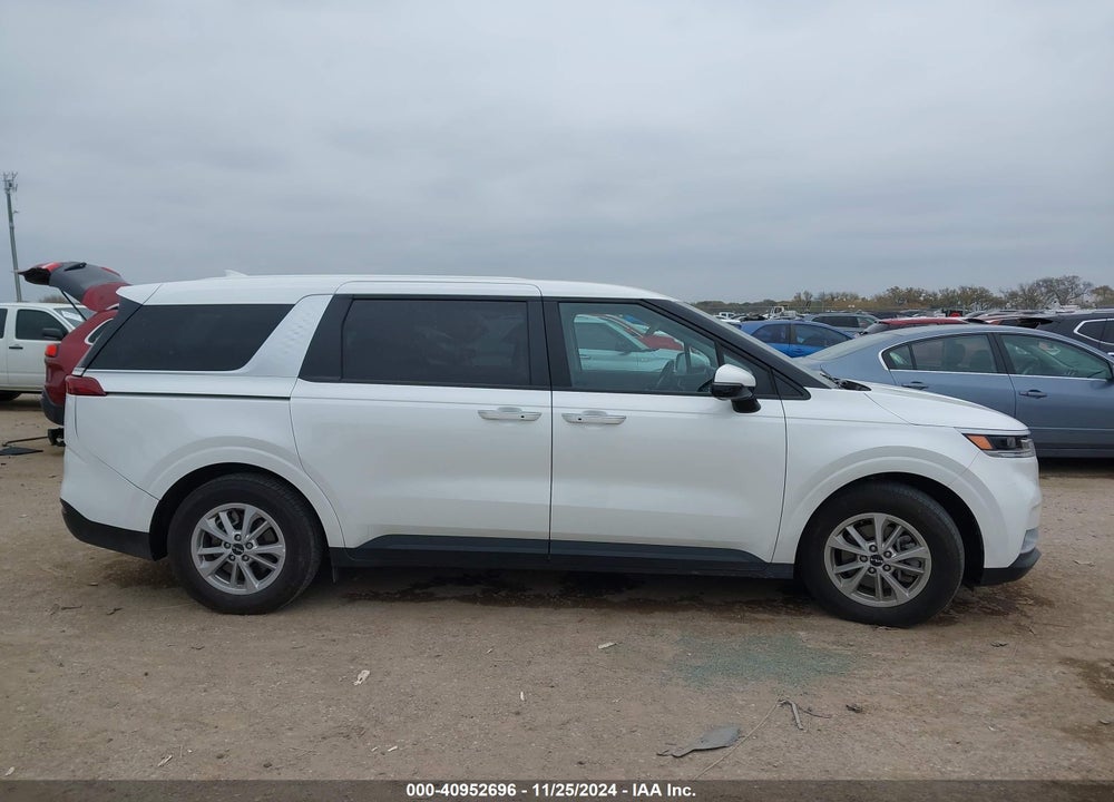 2024 KIA CARNIVAL MPV LX SEAT PACKAGE VIN: KNDNB4H32R6415921