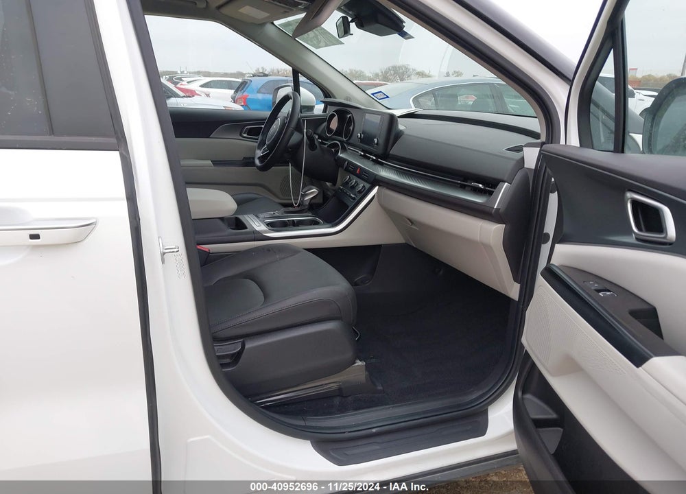 2024 KIA CARNIVAL MPV LX SEAT PACKAGE VIN: KNDNB4H32R6415921