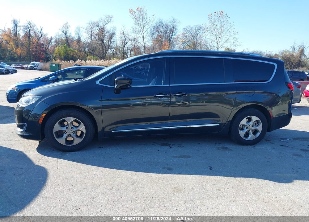 2017 CHRYSLER PACIFICA TOURING L PLUS VIN: 2C4RC1EG5HR522957