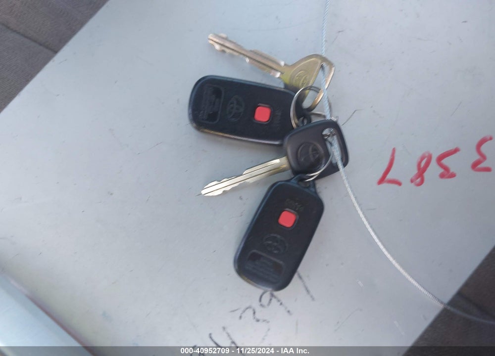2001 TOYOTA AVALON XL VIN: 4T1BF28B51U140494