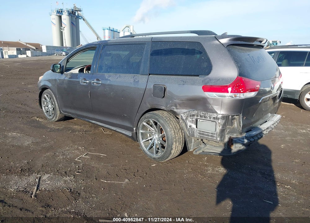 2011 TOYOTA SIENNA XLE LIMITED VIN: 5TDYK3DC7BS061557