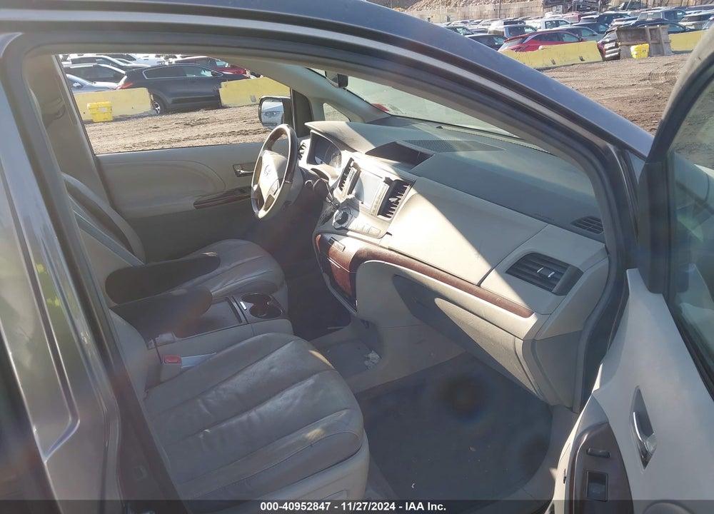 2011 TOYOTA SIENNA XLE LIMITED VIN: 5TDYK3DC7BS061557