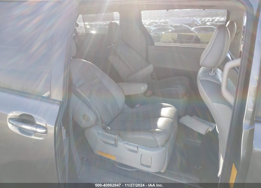 2011 TOYOTA SIENNA XLE LIMITED VIN: 5TDYK3DC7BS061557