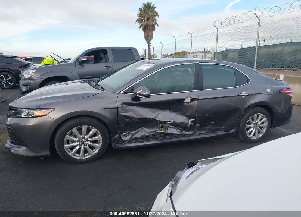 2019 TOYOTA CAMRY LE VIN: 4T1B11HK2KU206820