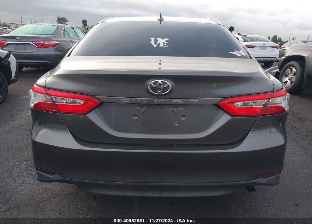 2019 TOYOTA CAMRY LE VIN: 4T1B11HK2KU206820