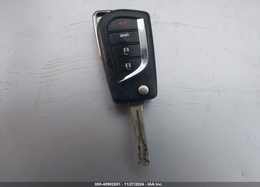 2019 TOYOTA CAMRY LE VIN: 4T1B11HK2KU206820