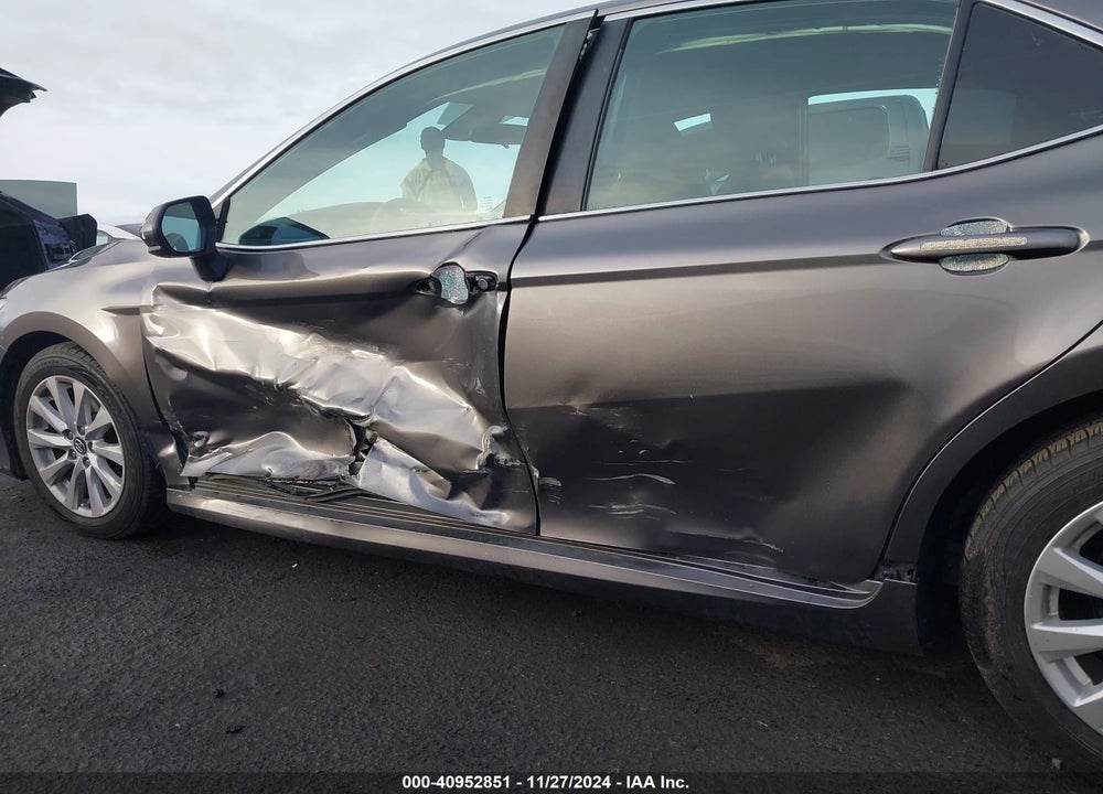 2019 TOYOTA CAMRY LE VIN: 4T1B11HK2KU206820