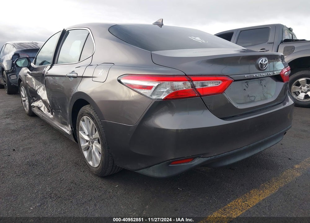 2019 TOYOTA CAMRY LE VIN: 4T1B11HK2KU206820