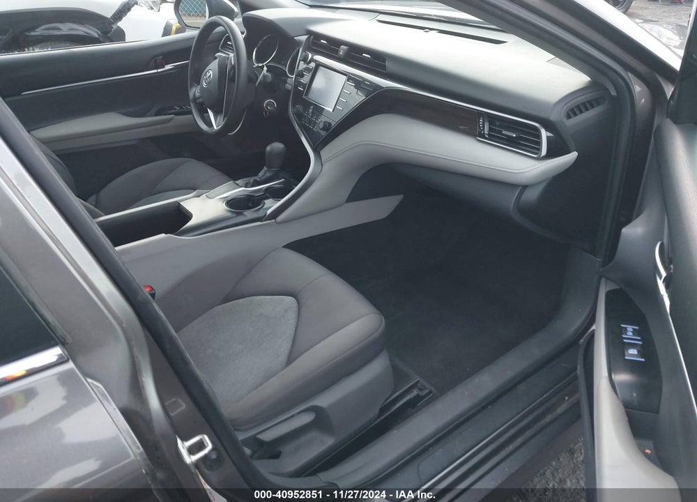 2019 TOYOTA CAMRY LE VIN: 4T1B11HK2KU206820