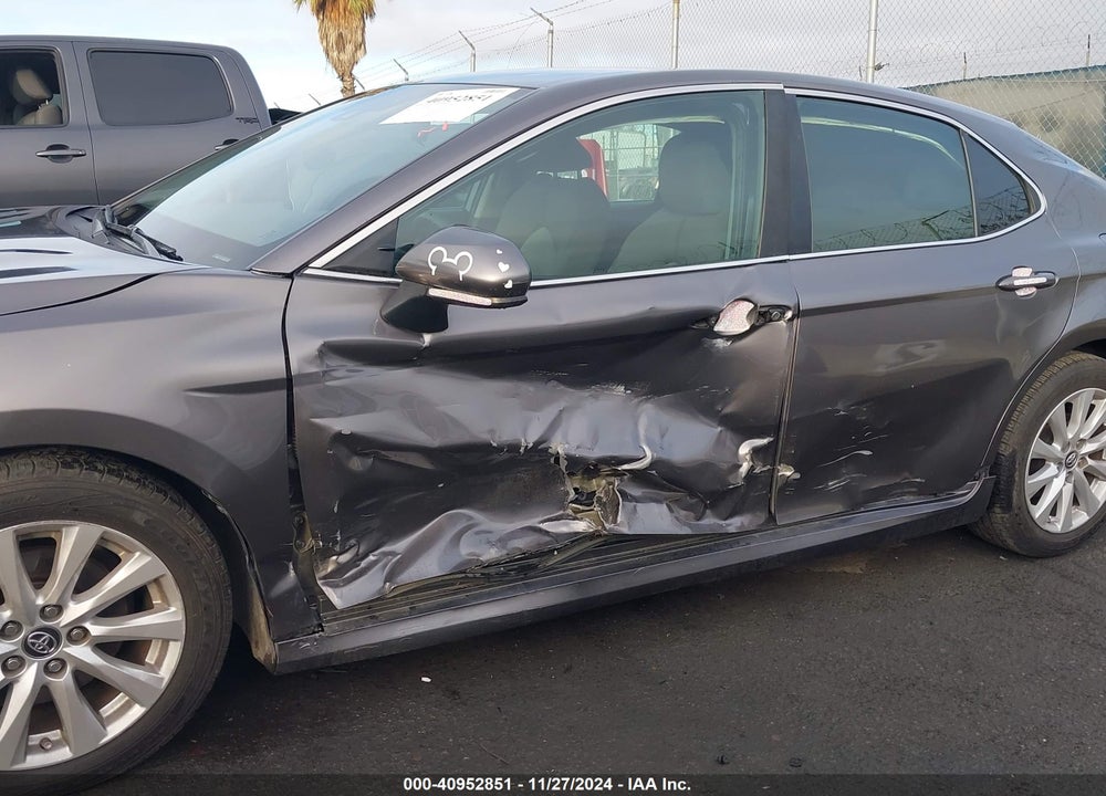 2019 TOYOTA CAMRY LE VIN: 4T1B11HK2KU206820