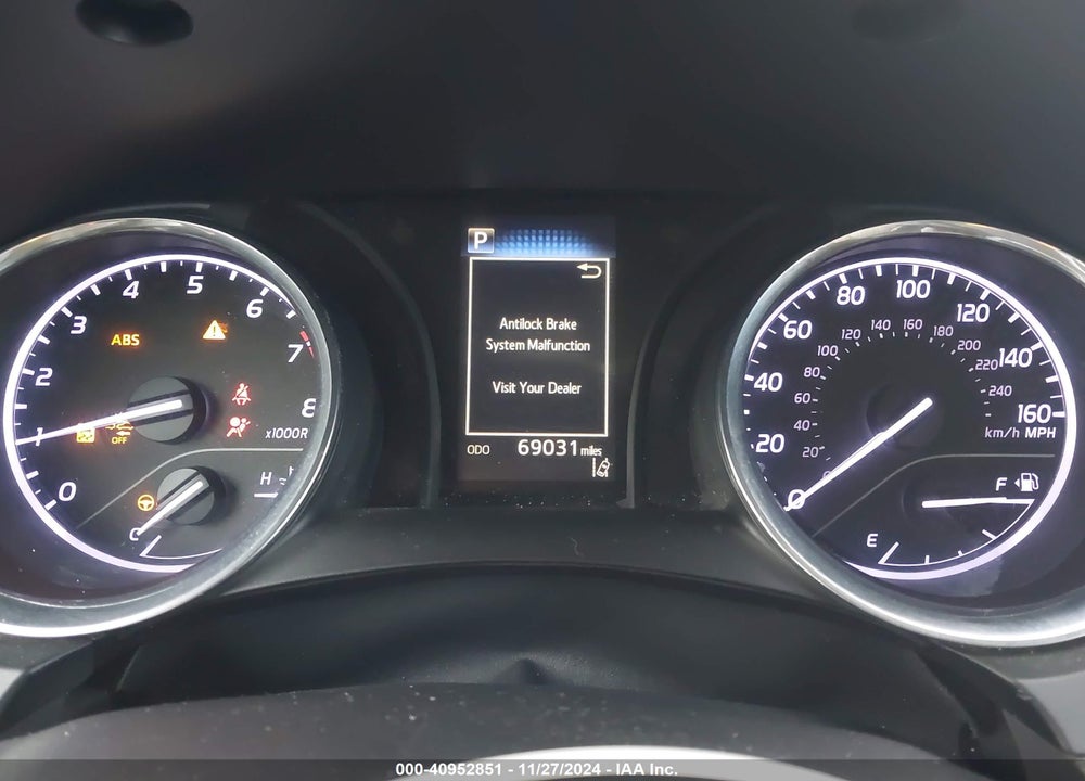 2019 TOYOTA CAMRY LE VIN: 4T1B11HK2KU206820