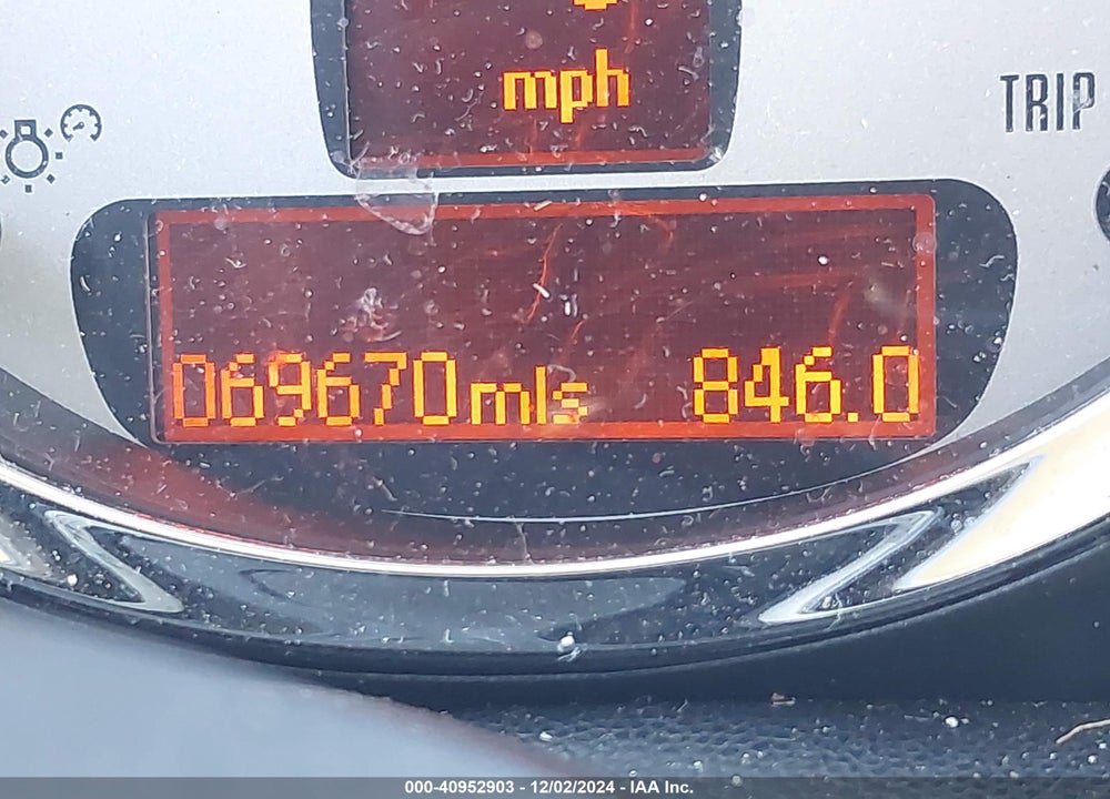 2011 MINI COOPER VIN: WMWSU3C59BT096537