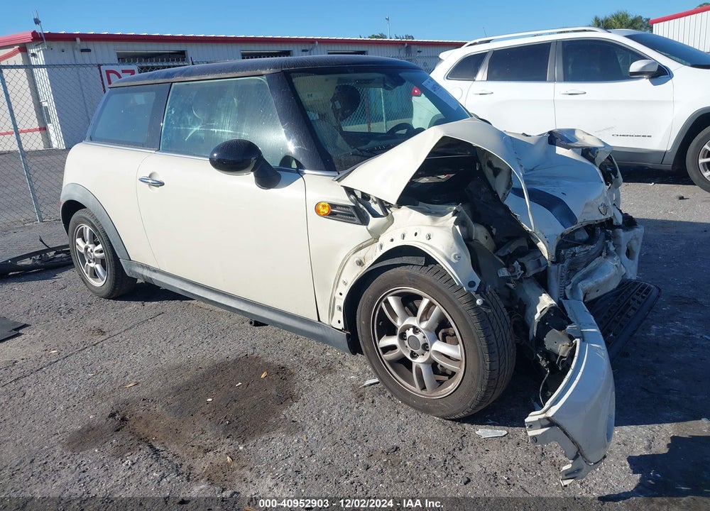 2011 MINI COOPER VIN: WMWSU3C59BT096537