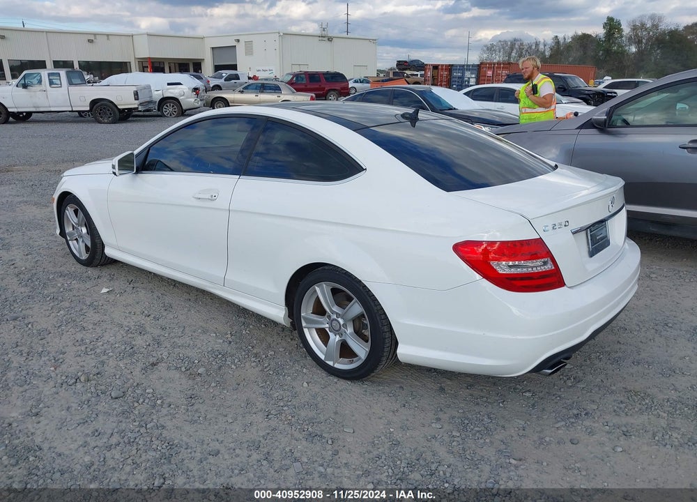 2015 MERCEDES-BENZ C 250 VIN: WDDGJ4HBXFG360200