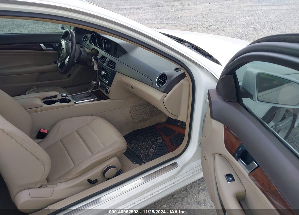 2015 MERCEDES-BENZ C 250 VIN: WDDGJ4HBXFG360200