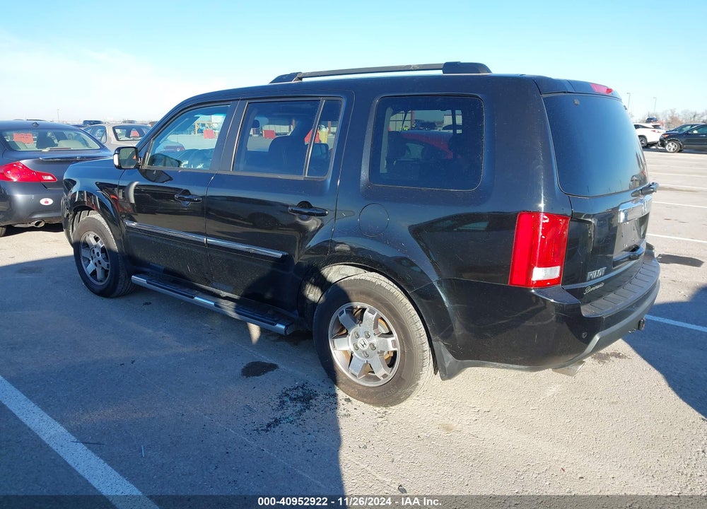 2011 HONDA PILOT TOURING VIN: 5FNYF4H91BB074401