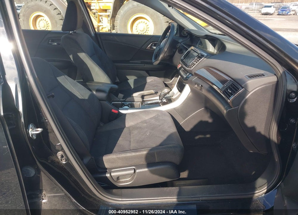 2017 HONDA ACCORD VIN: 1HGCR2F74HA152180
