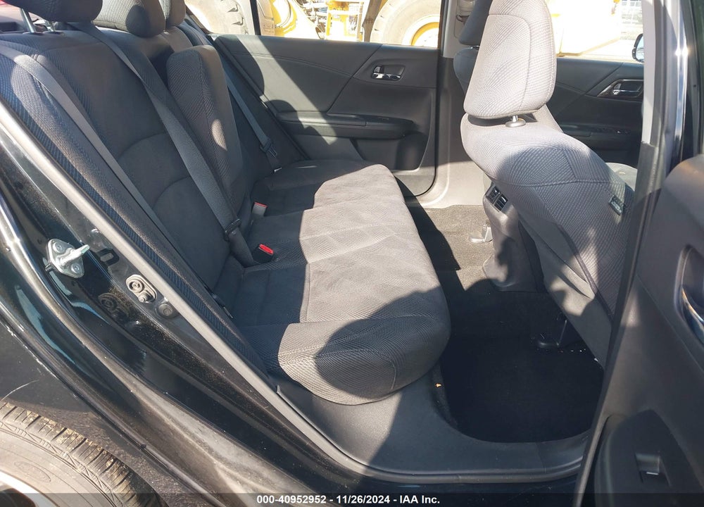 2017 HONDA ACCORD VIN: 1HGCR2F74HA152180