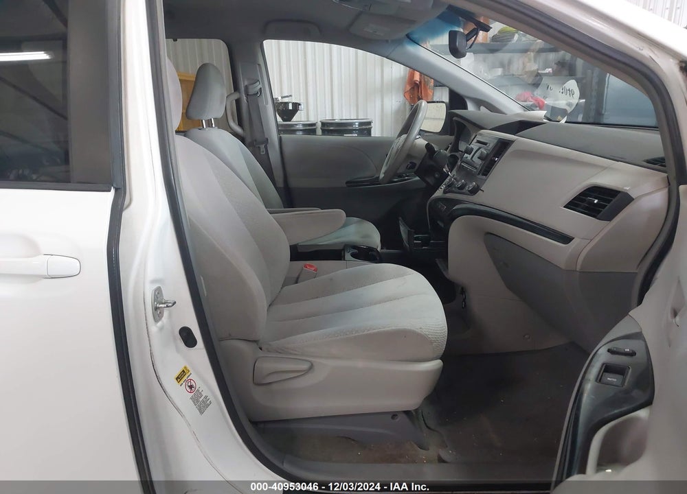 2011 TOYOTA SIENNA LE V6 VIN: 5TDKK3DC4BS114821