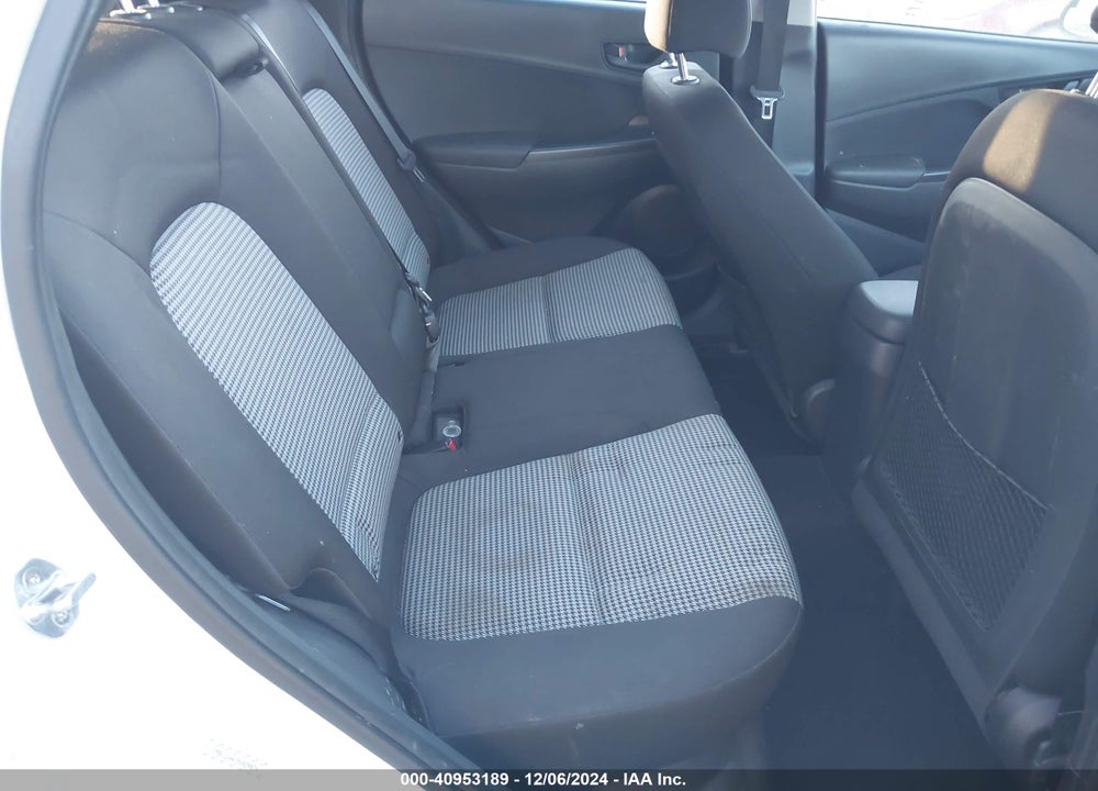2021 HYUNDAI KONA SE VIN: KM8K1CAAXMU639074